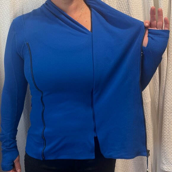 Lululemon Bhakti Yoga jacket. Asymmetrical double zip. Size 6 - Picture 3 of 10